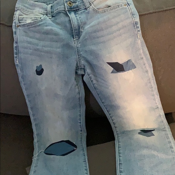 SNEAK PEEK CROPPED JEANS W/ patches. 1OFAKIND 🖤🥊 - Picture 2 of 5